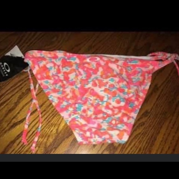 New Oakley bikini bottoms - Picture 2 of 2